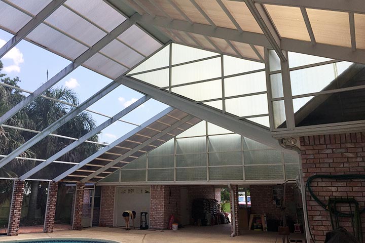 Polycarbonate roof panels and structural aluminum framing of a Lexan pool enclosure