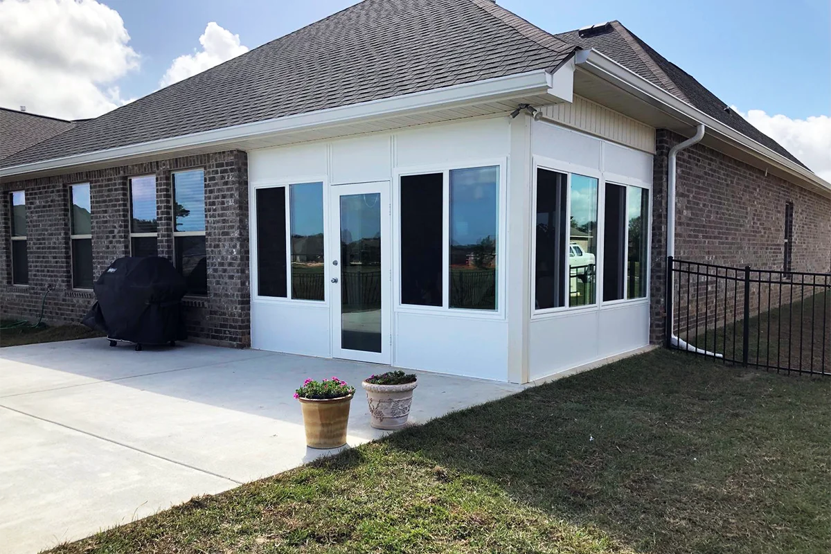 Sunroom fitted into a corner of a South Alabama home